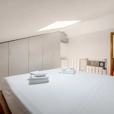 Appartamento Bright Loft - Free Private Parking Milano Esterno foto
