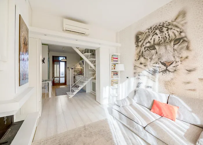 Bright Loft - Free Private Parking