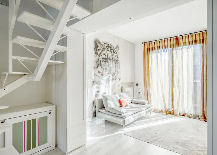 Bright Loft - Free Private Parking